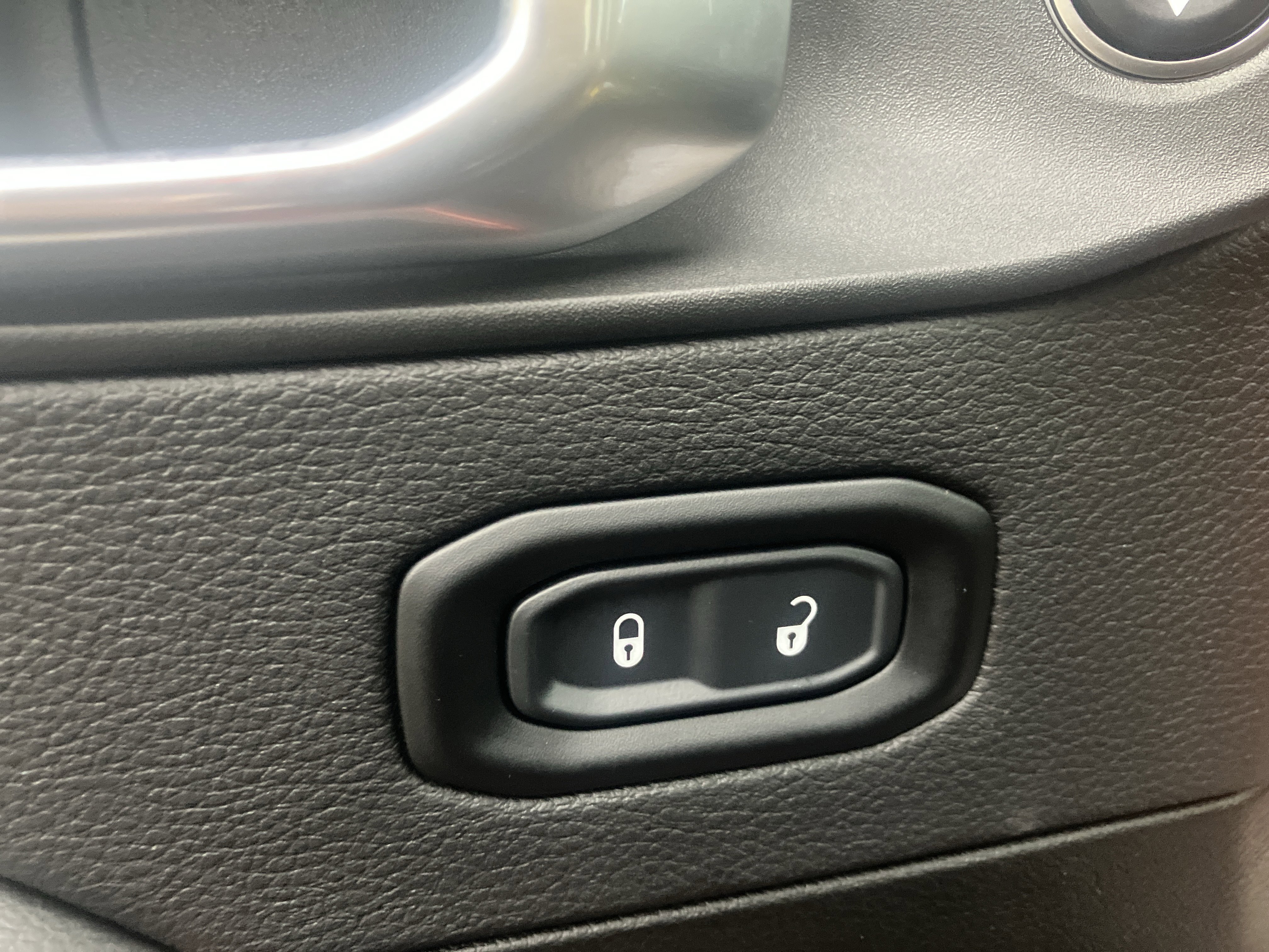 Used 2023 Jeep Gladiator Mojave w/ Cold Weather Group image 16