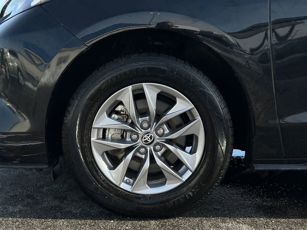 Used 2024 Toyota Sienna LE image 7