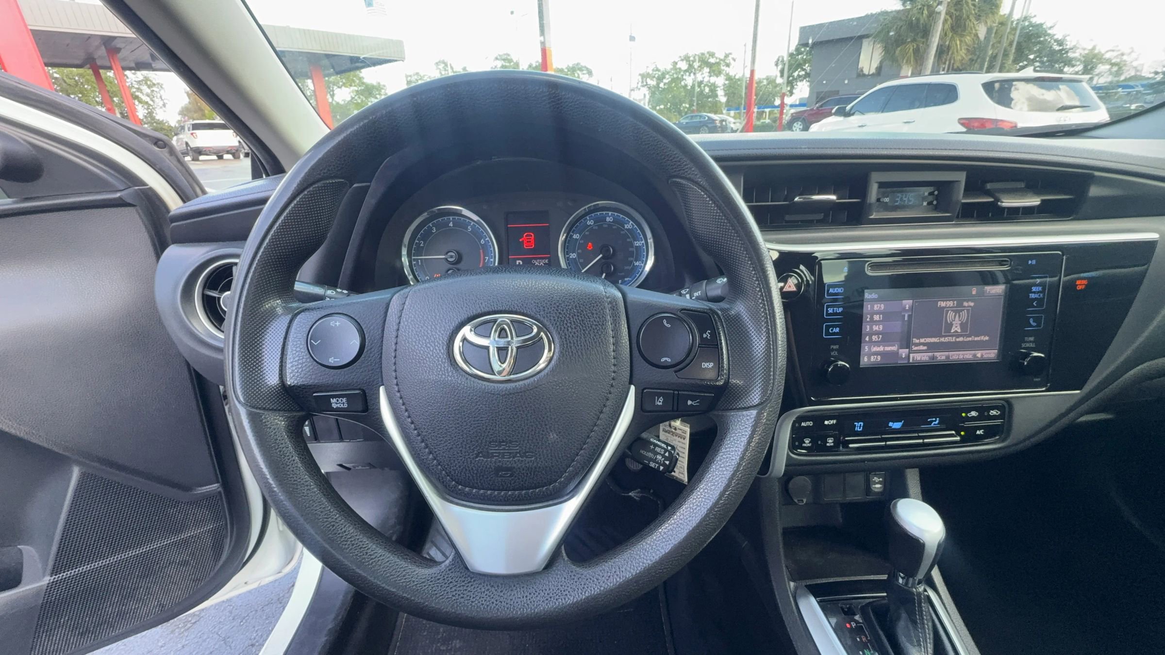 Used 2018 Toyota Corolla LE FWD image 10