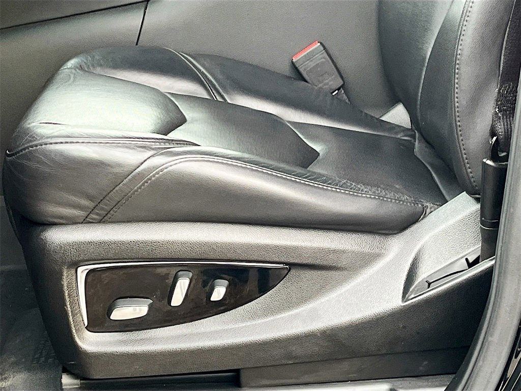 Used 2020 Cadillac Escalade Premium Luxury w/ Escalade Sport Edition image 19