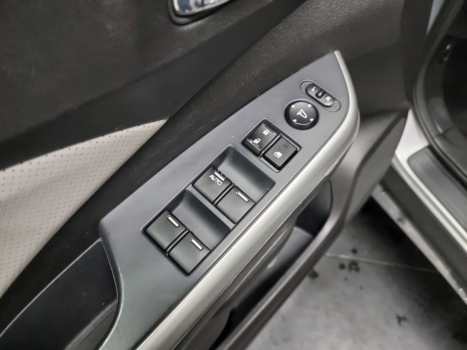 Used 2016 Honda CR-V Touring image 14