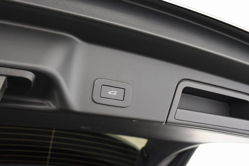 Certified 2025 Land Rover Range Rover Evoque Dynamic SE image 25