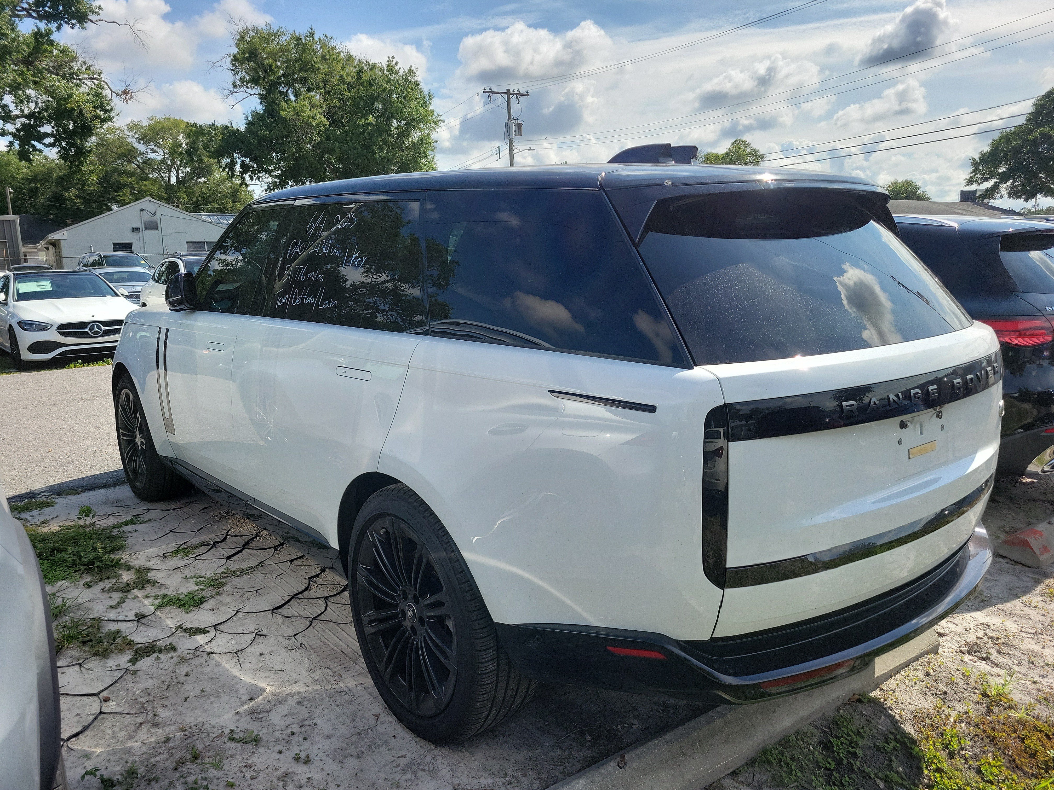 Used 2023 Land Rover Range Rover Long Wheelbase SE AWD/4WD image 4