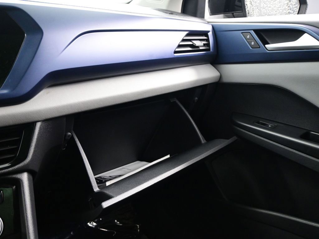 Used 2023 Volkswagen Taos SE w/ Panoramic Sunroof Package image 27