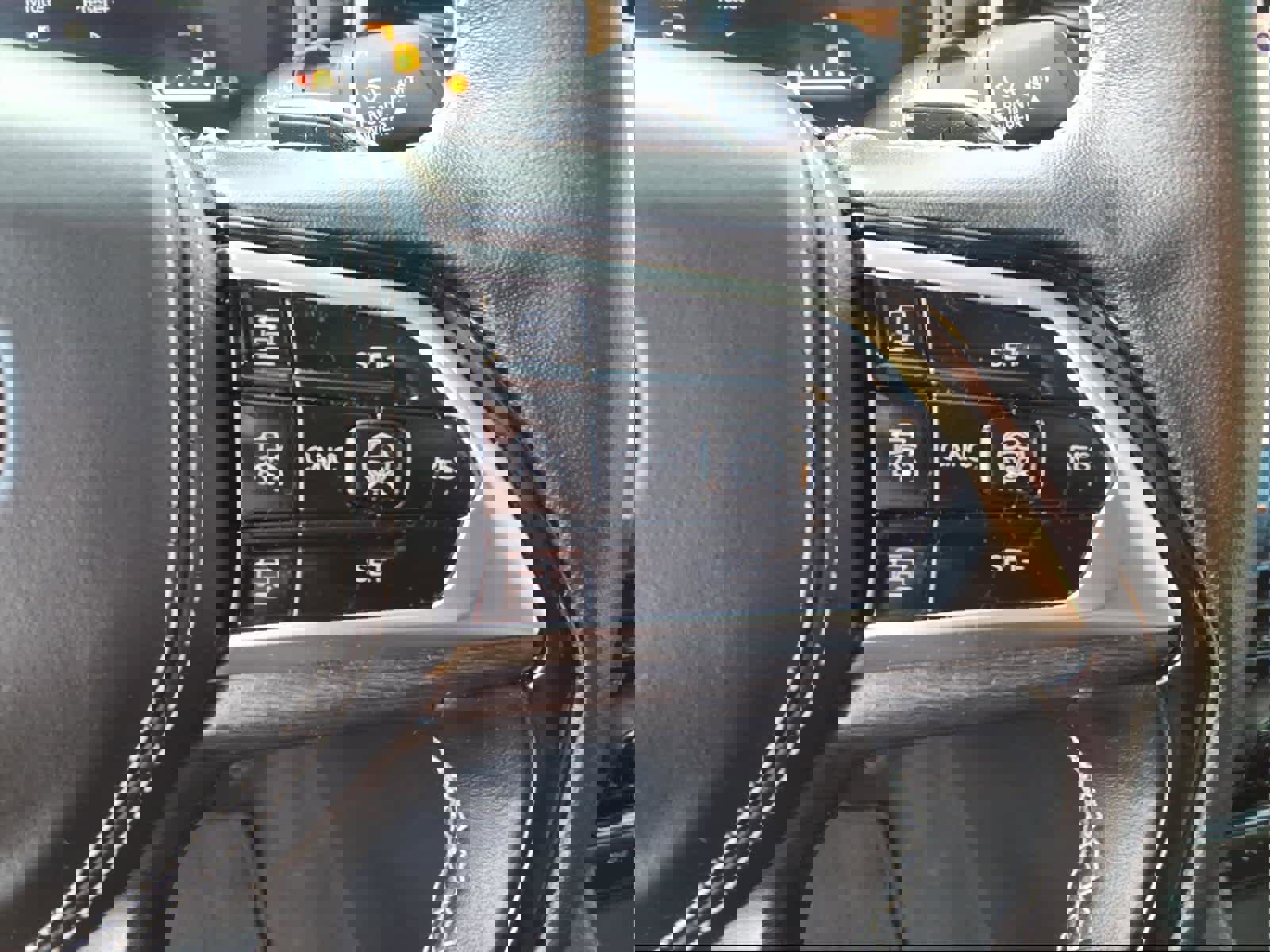 Used 2023 Jeep Grand Cherokee L Overland w/ Advanced Protech Group III image 24