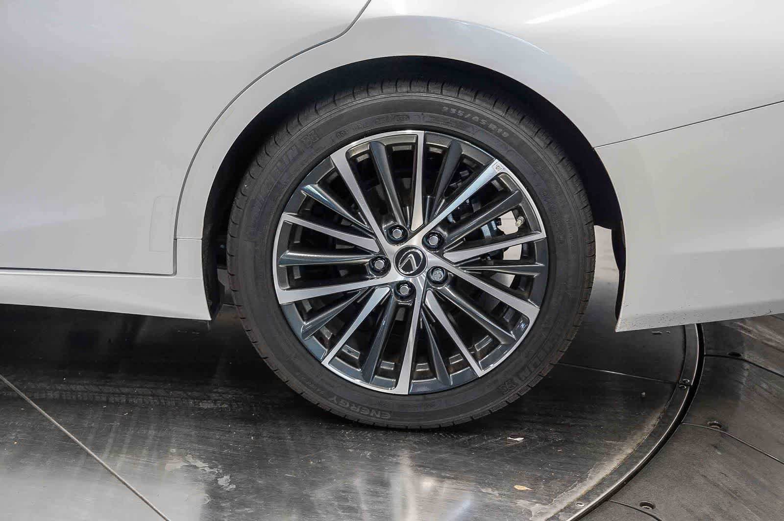 Used 2025 Lexus ES 300h w/ Premium Package FWD image 10