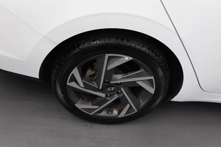 Used 2025 Hyundai Elantra SEL FWD image 38