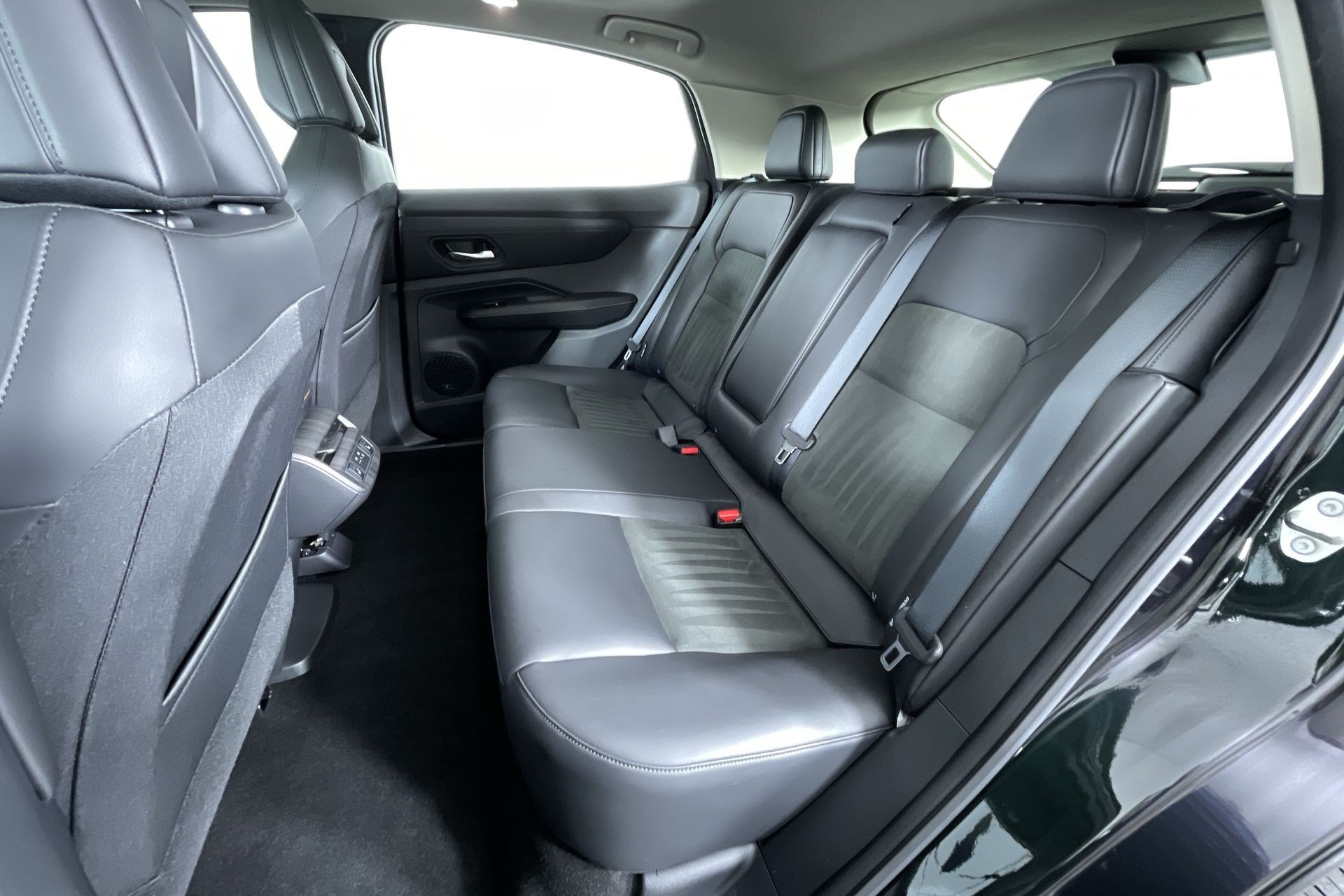 Certified 2024 Nissan Ariya AWD image 22