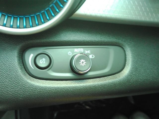 Used 2025 Chevrolet Trax LS w/ LS Convenience Package image 31