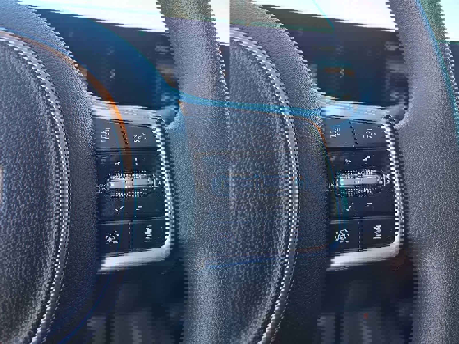 Certified 2025 Kia Sorento LX image 23