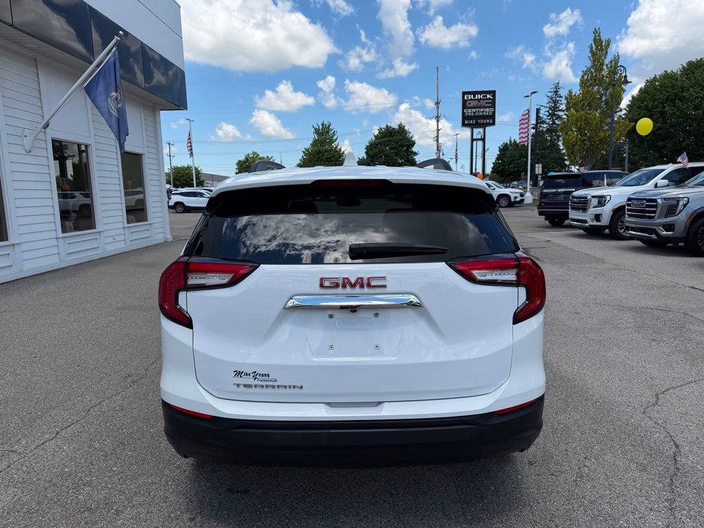 Certified 2024 GMC Terrain SLE w/ Driver Convenience Package FWD image 6