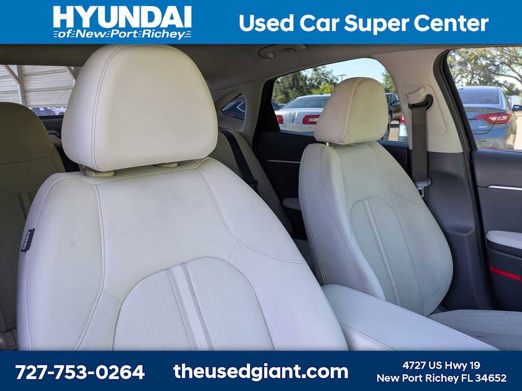 Used 2022 Hyundai Sonata SE w/ Cargo Package FWD image 6