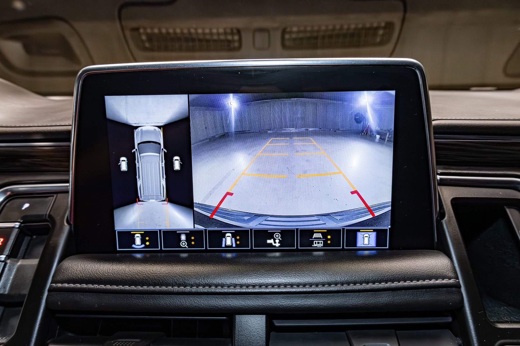 Used 2021 Chevrolet Suburban Z71 w/ Z71 Off-Road Package AWD/4WD image 19