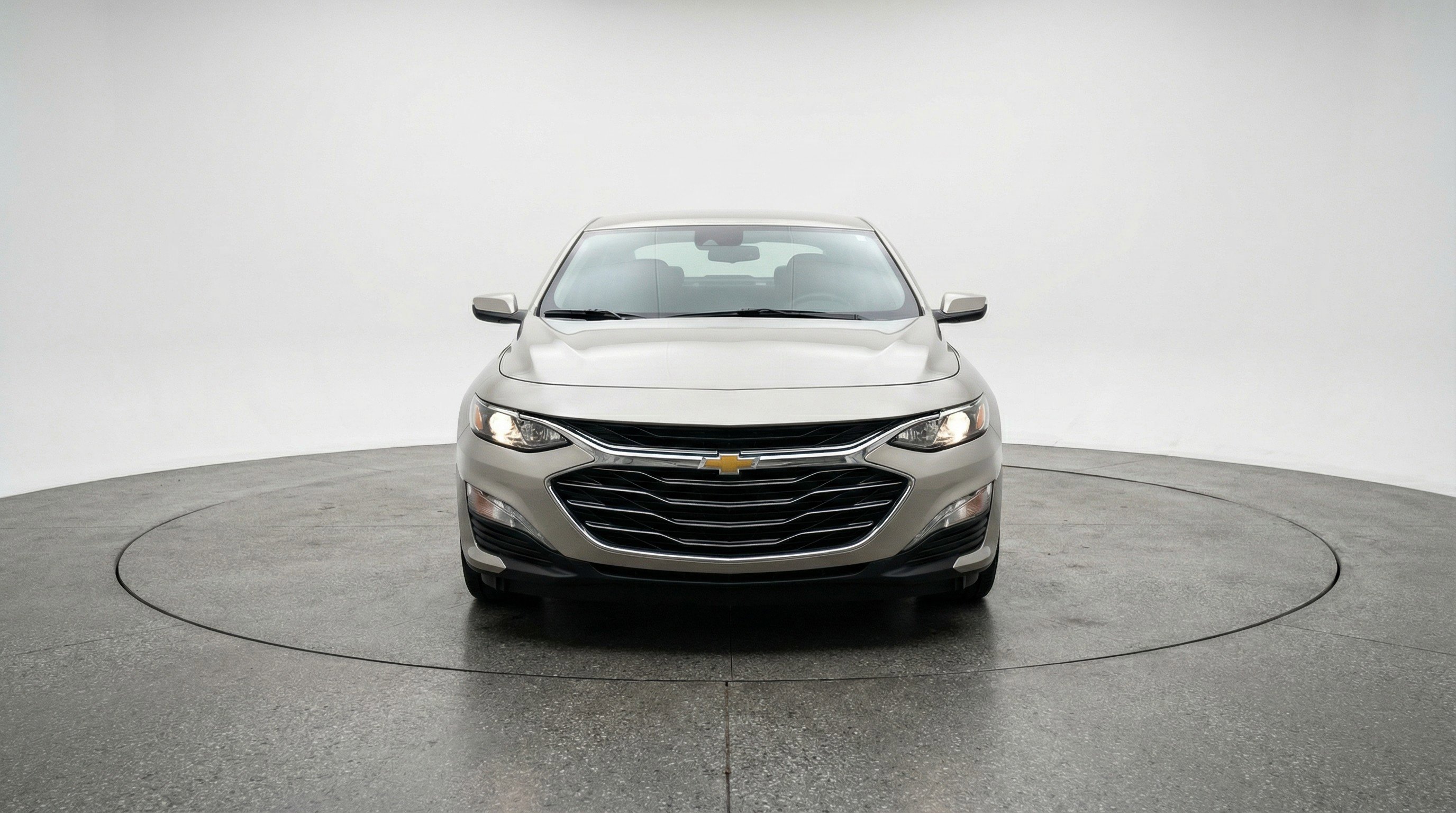 Used 2024 Chevrolet Malibu LT image 2