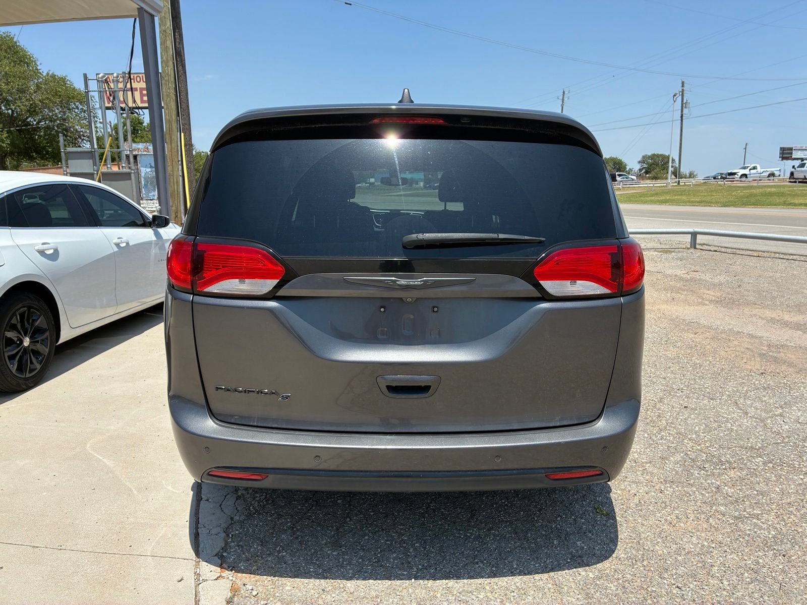Used 2018 Chrysler Pacifica Touring Plus w/ S Appearance Package FWD image 11
