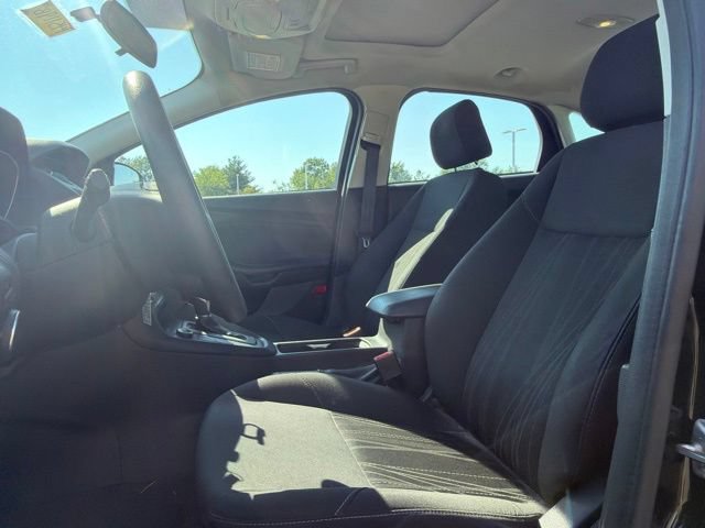 Used 2016 Ford Focus SE FWD image 19