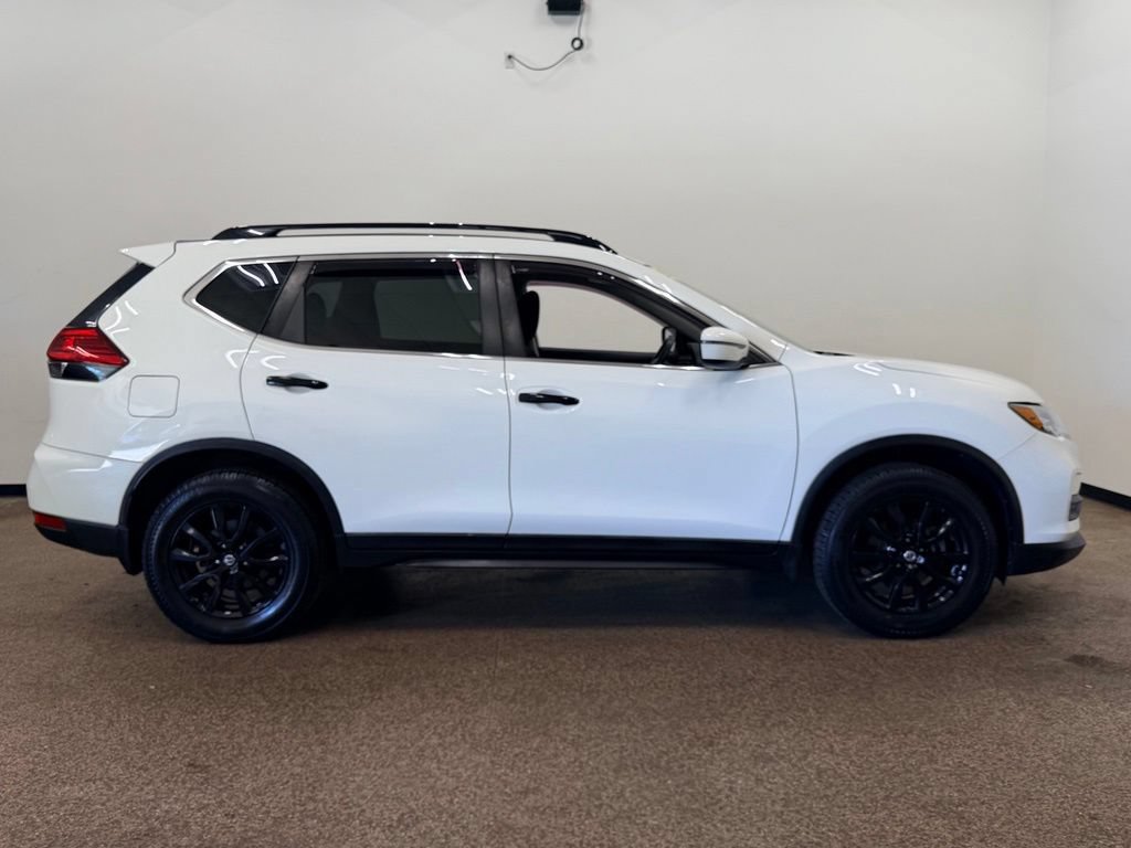 Used 2017 Nissan Rogue SV AWD/4WD image 8
