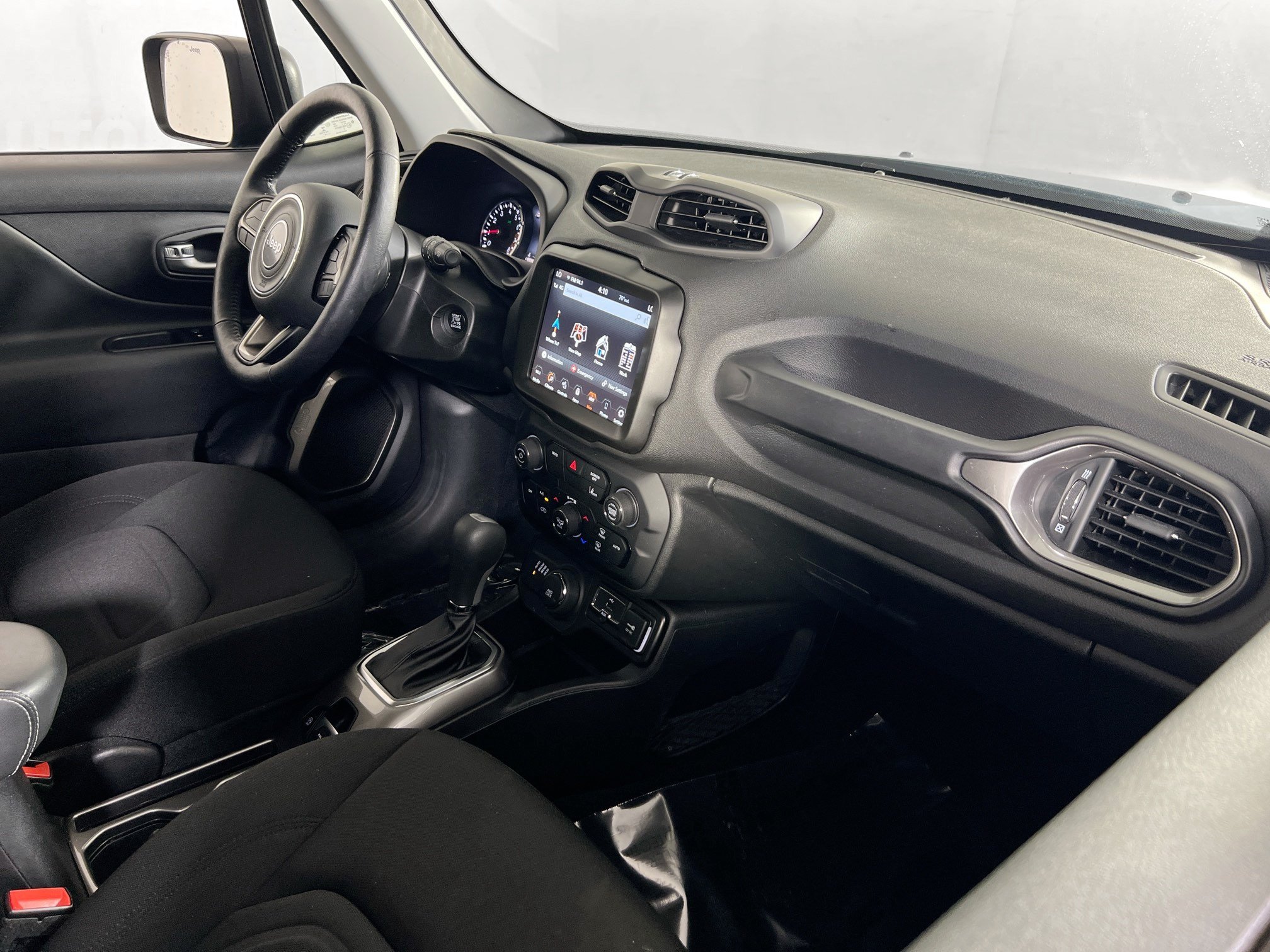 Used 2022 Jeep Renegade Latitude w/ Convenience Group AWD/4WD image 28