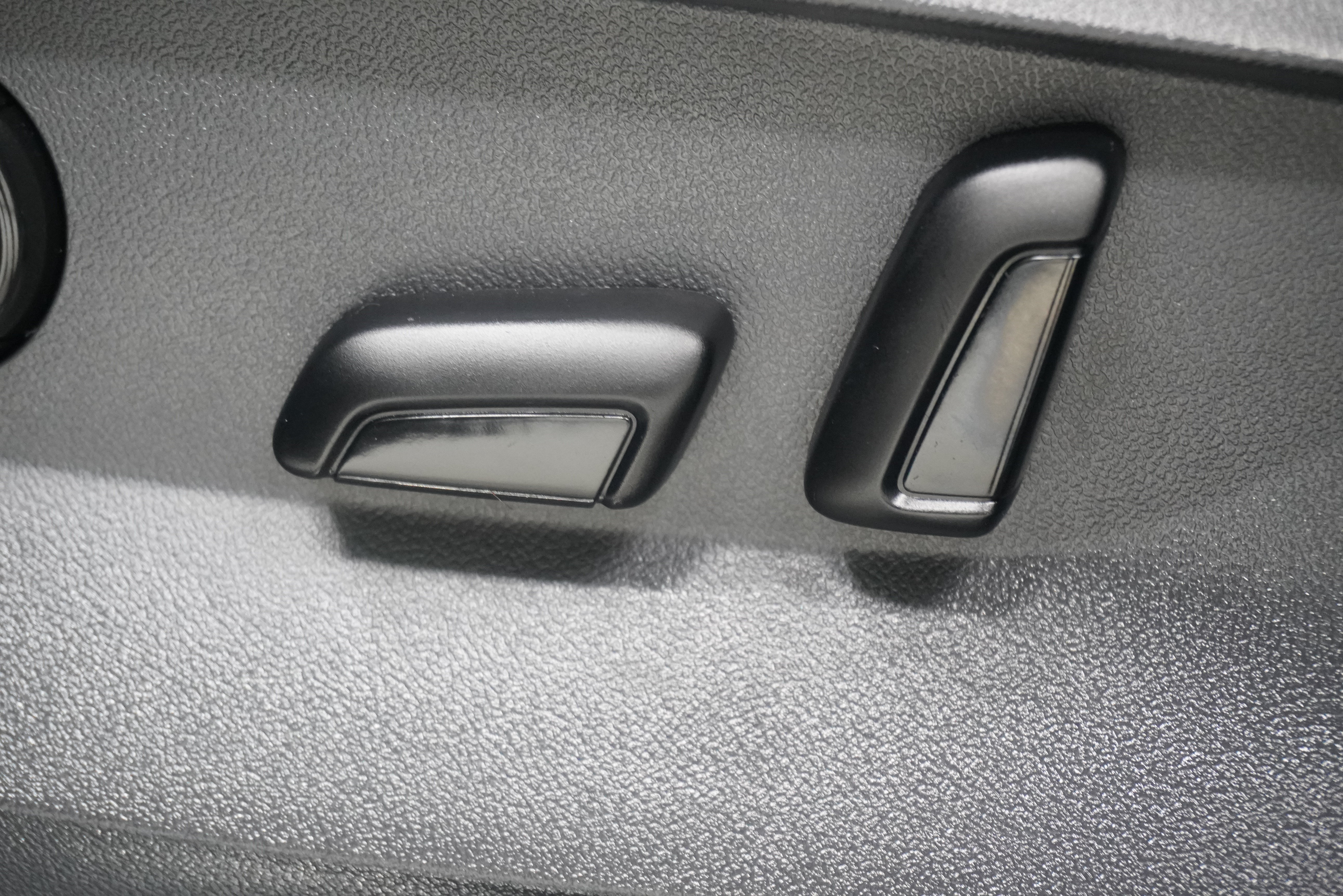 Used 2022 Volkswagen Tiguan SE R-Line AWD/4WD image 15