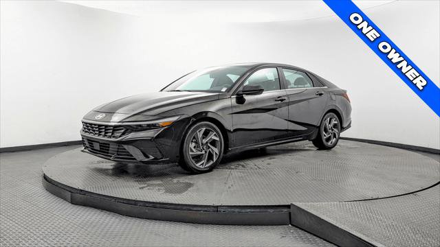 Used 2025 Hyundai Elantra SEL FWD image 2