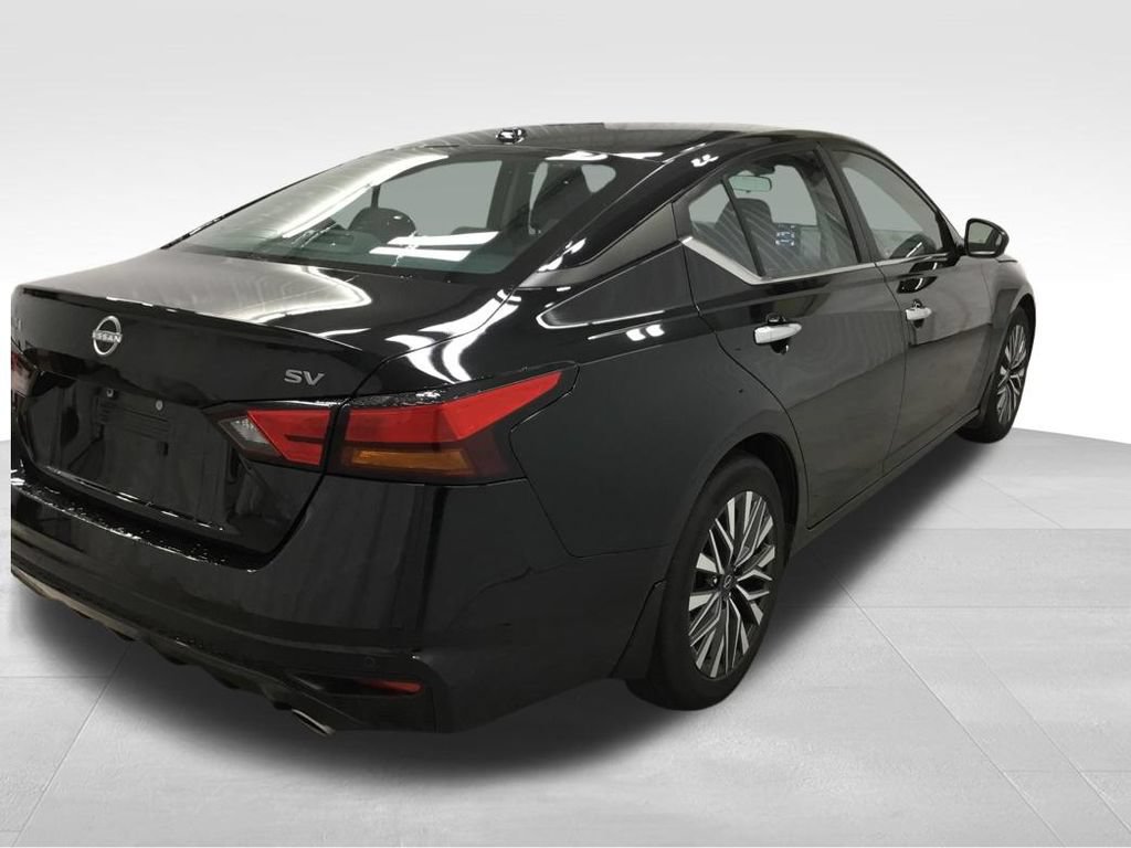 Used 2024 Nissan Altima 2.5 SV w/ SV Premium Package FWD image 32