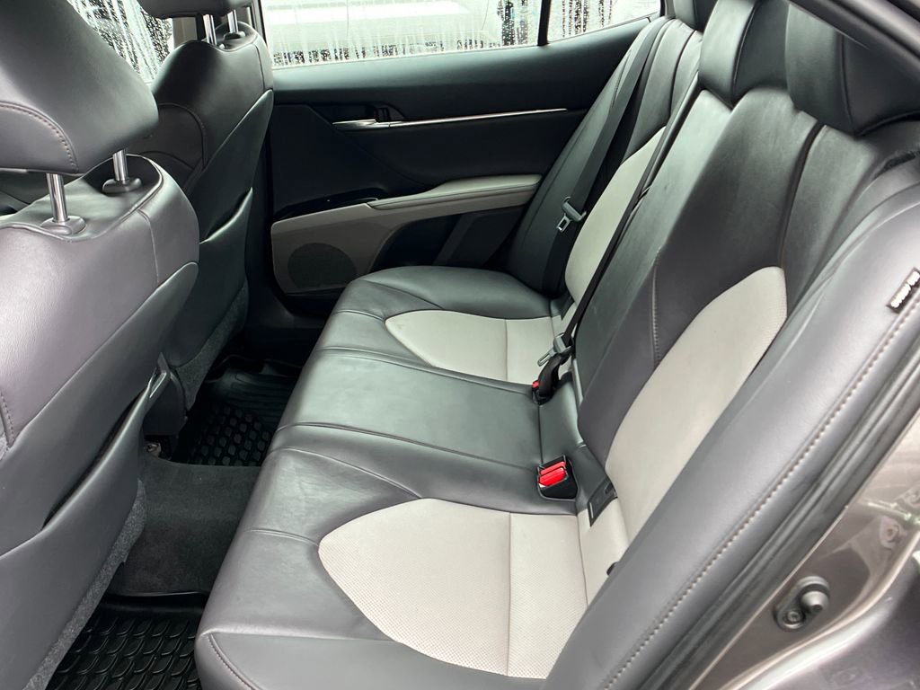 Used 2020 Toyota Camry XLE image 20