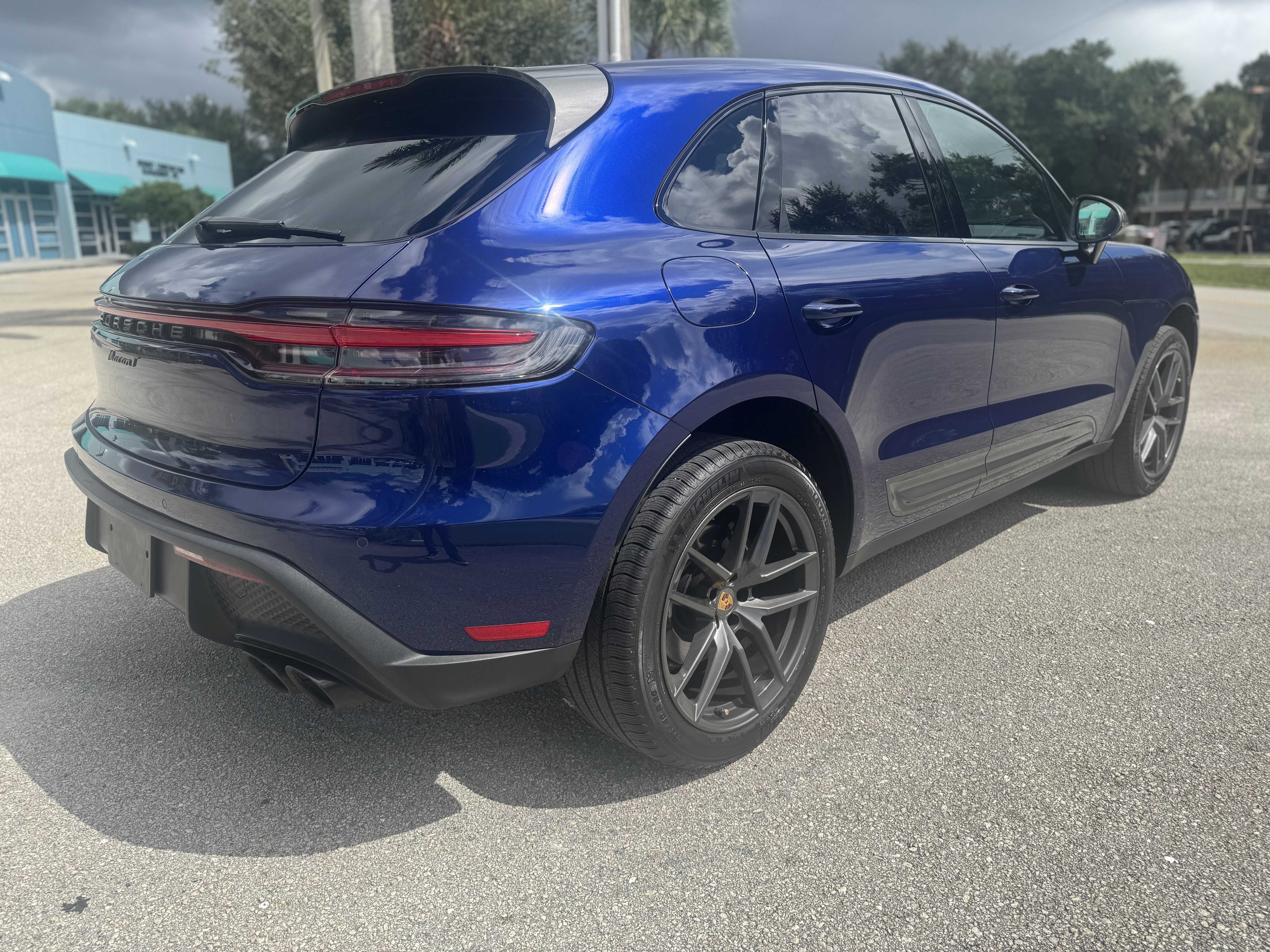 Used 2023 Porsche Macan Turbo image 4