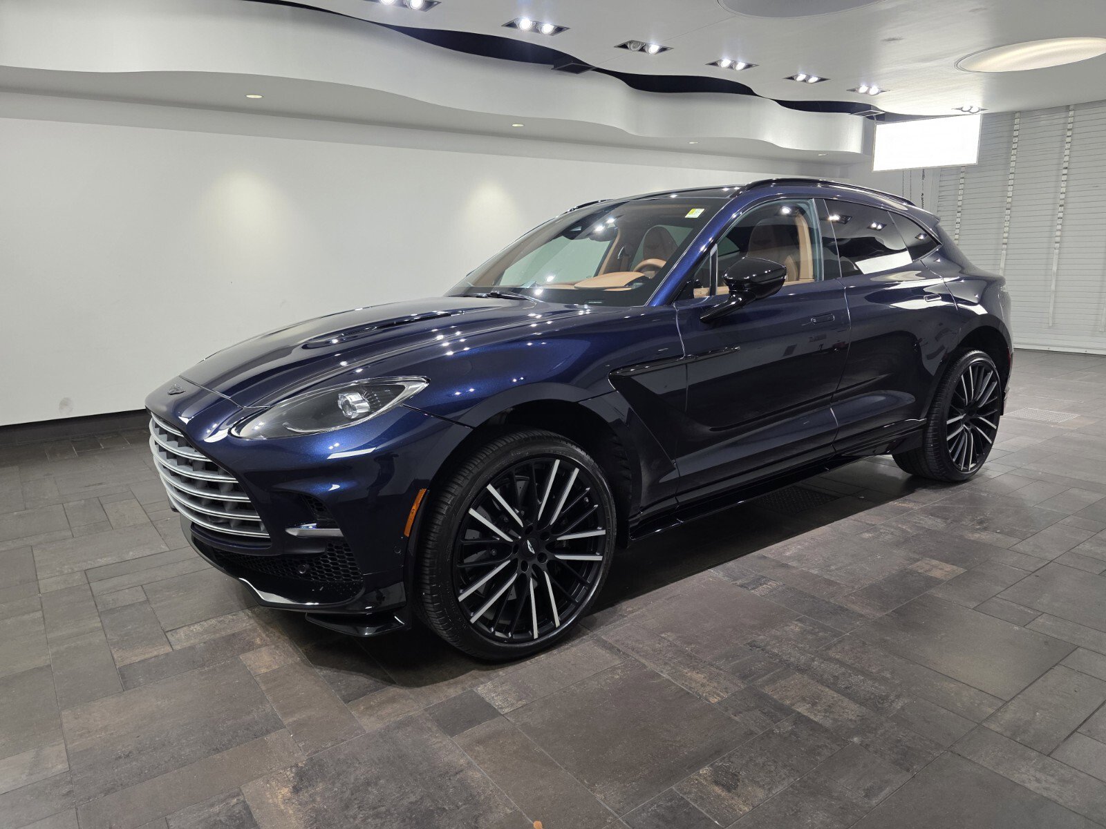 Used 2025 Aston Martin DBX 707 image 26