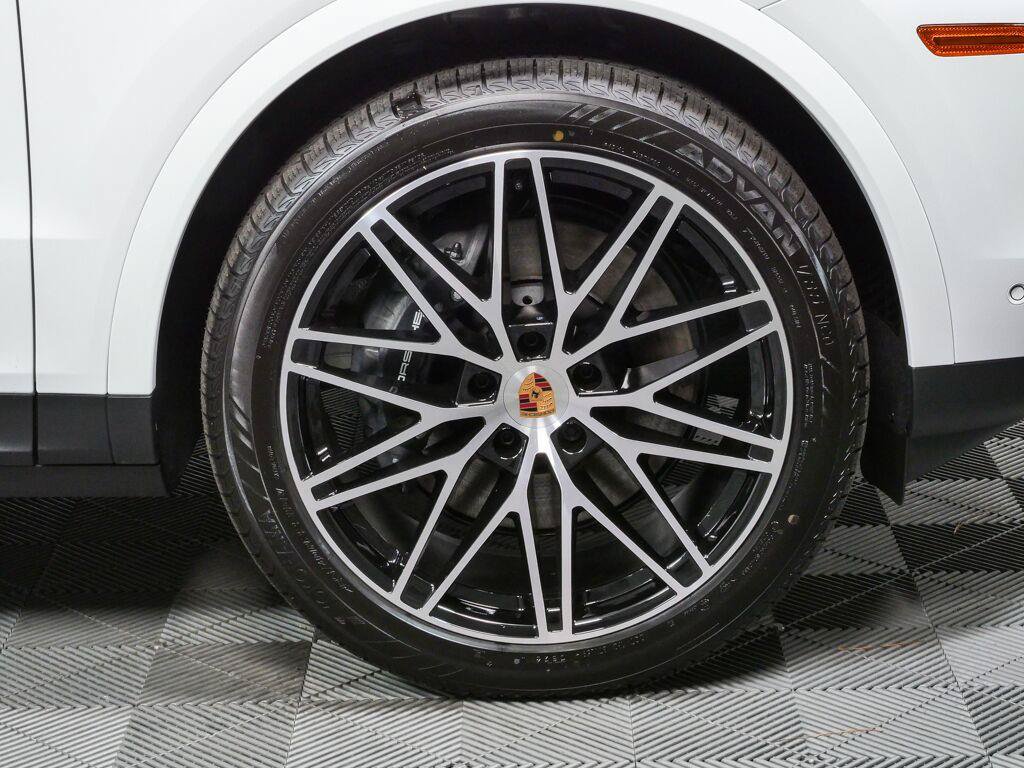 New 2026 Porsche Cayenne Coupe AWD/4WD image 40