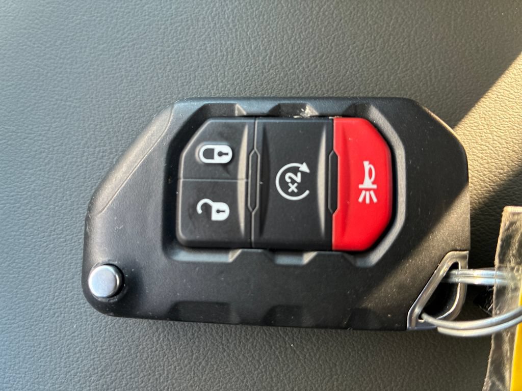 Used 2025 Jeep Gladiator Mojave AWD/4WD image 30