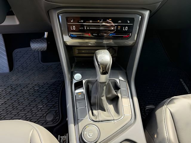 Used 2022 Volkswagen Tiguan SE AWD/4WD image 17