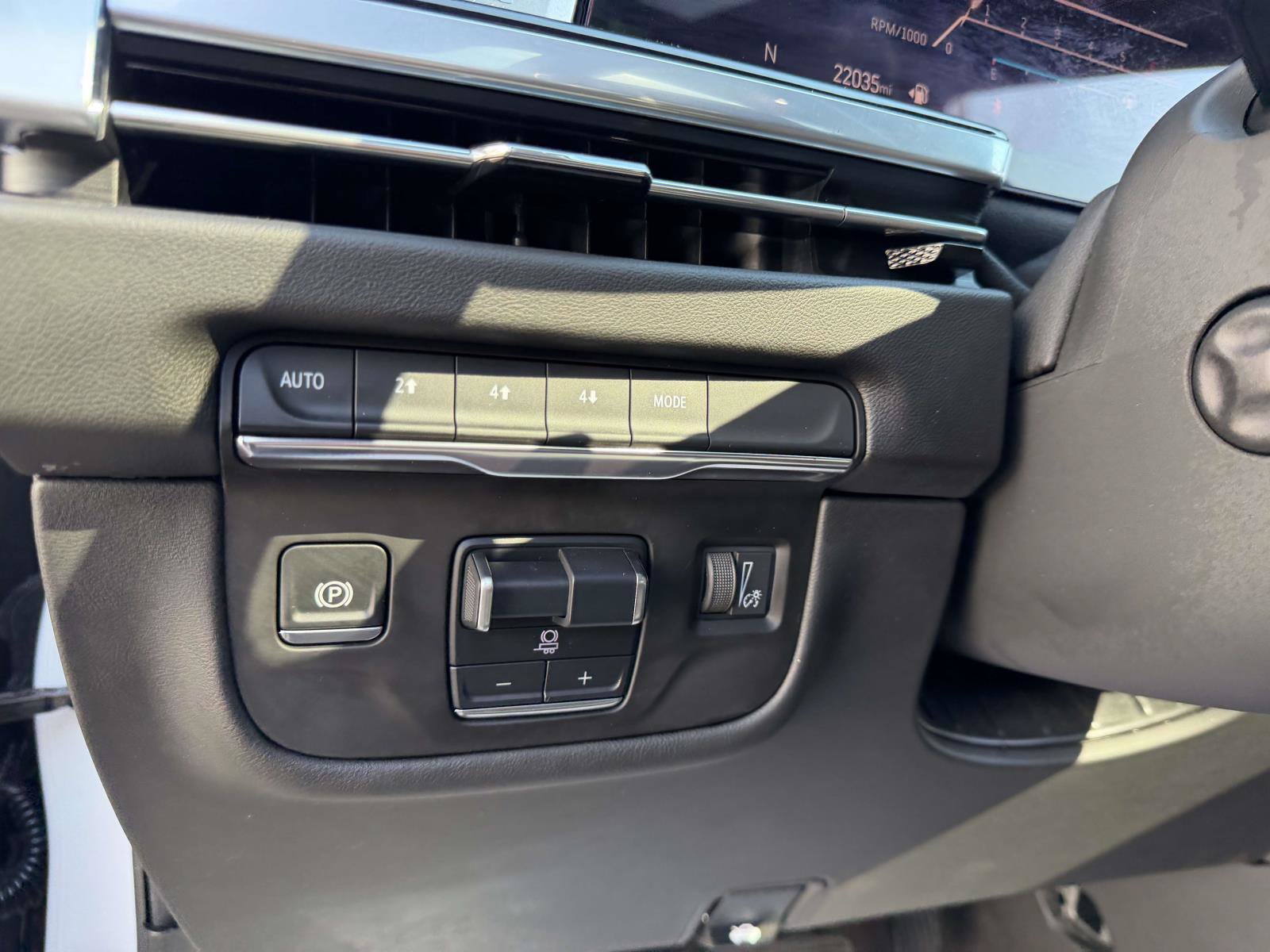 Certified 2025 Cadillac Escalade Sport w/ LPO, ONYX Package AWD/4WD image 20