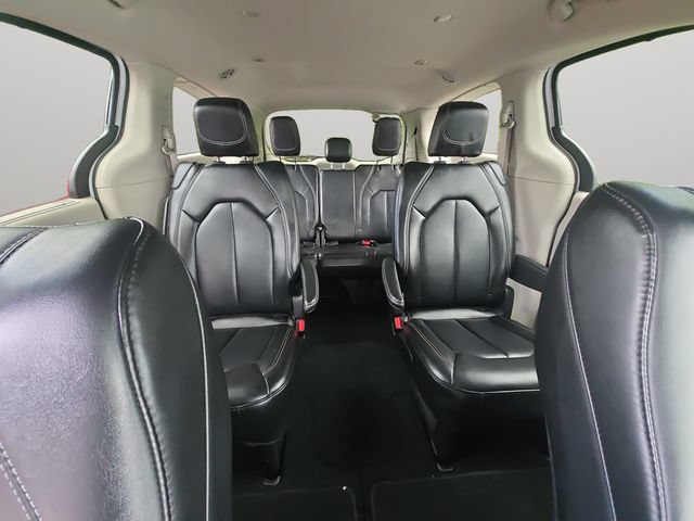Used 2024 Chrysler Pacifica Touring-L FWD image 17