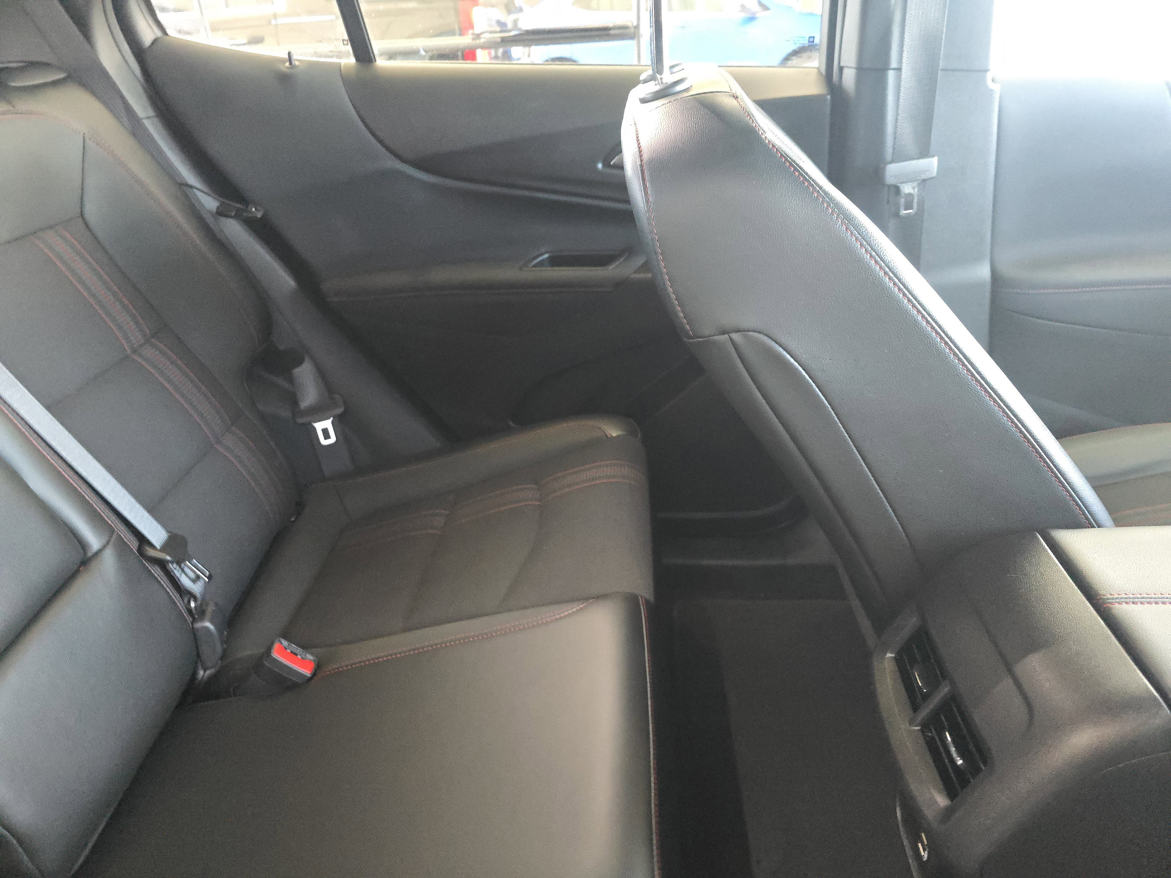 Used 2022 Chevrolet Equinox RS w/ Infotainment Package image 26