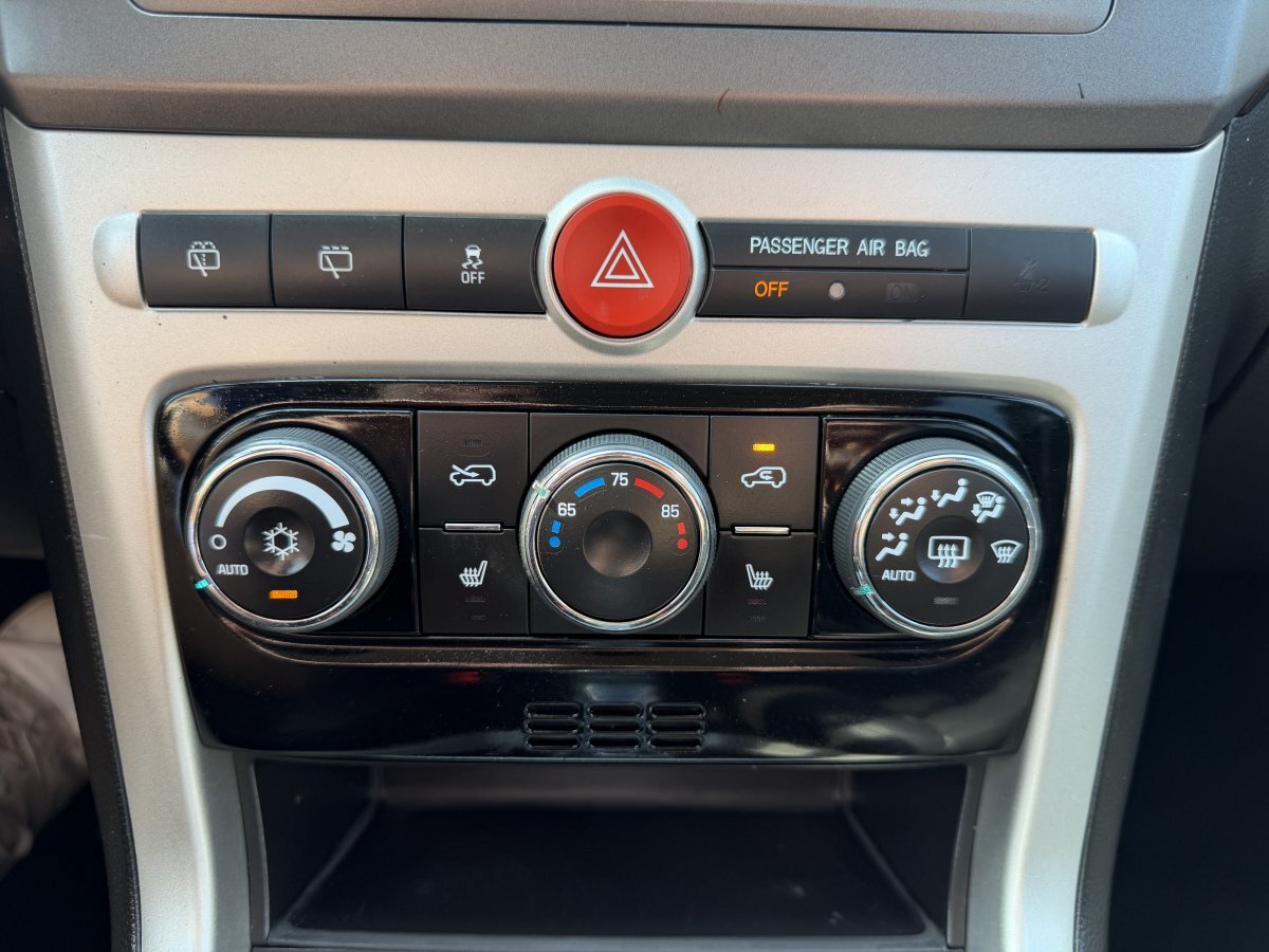 Used 2015 Chevrolet Captiva Sport LT w/ Convenience Package FWD image 18