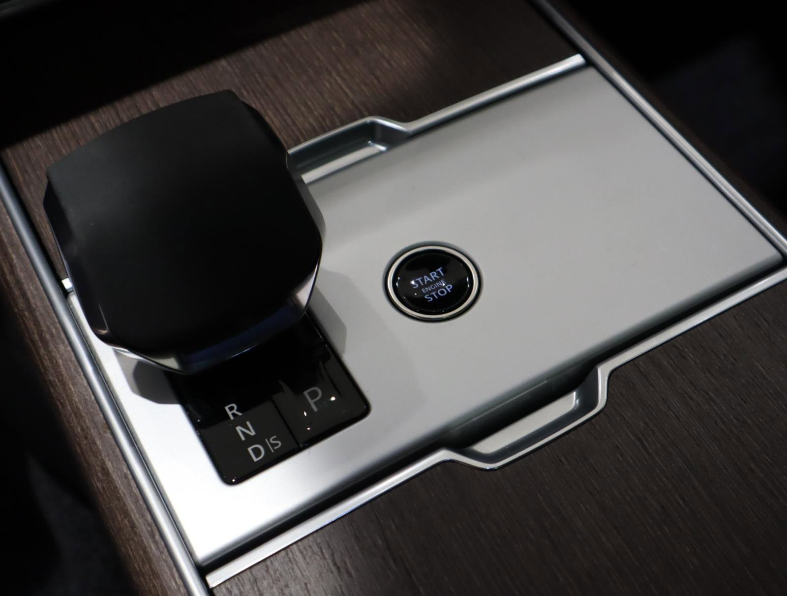 Used 2024 Land Rover Range Rover SE image 32