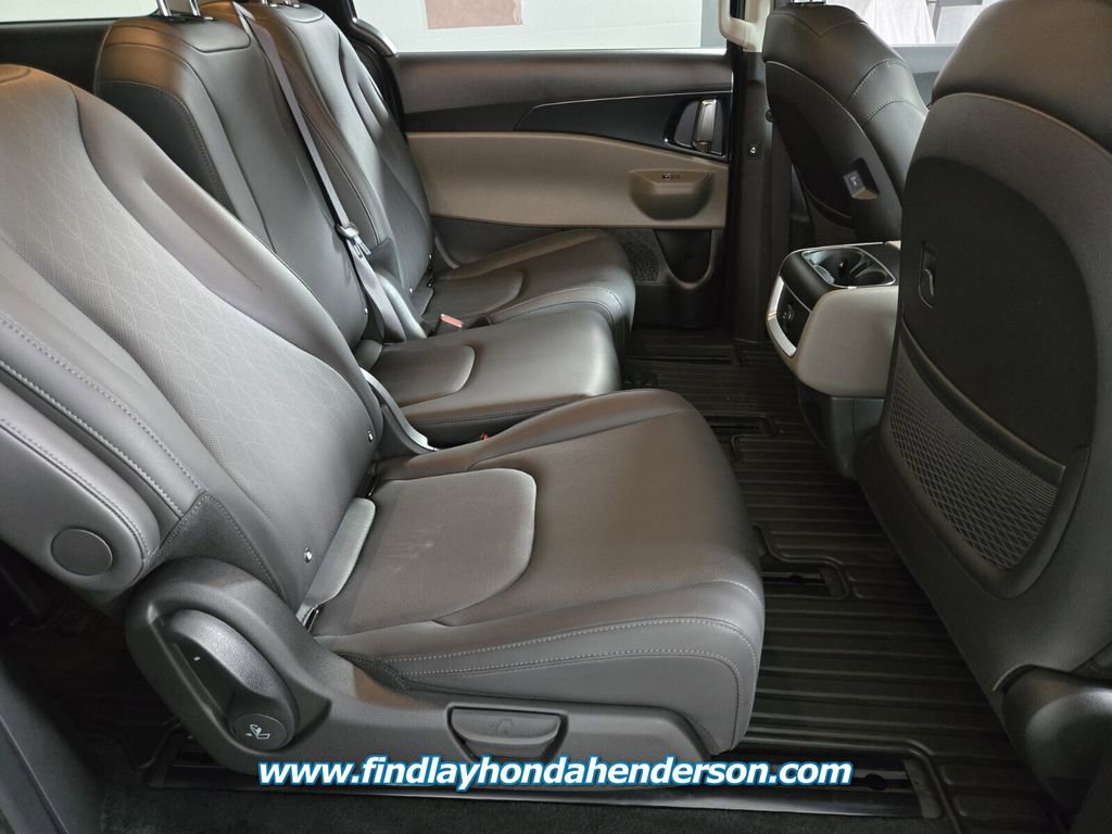 Used 2026 Kia Carnival FWD image 20