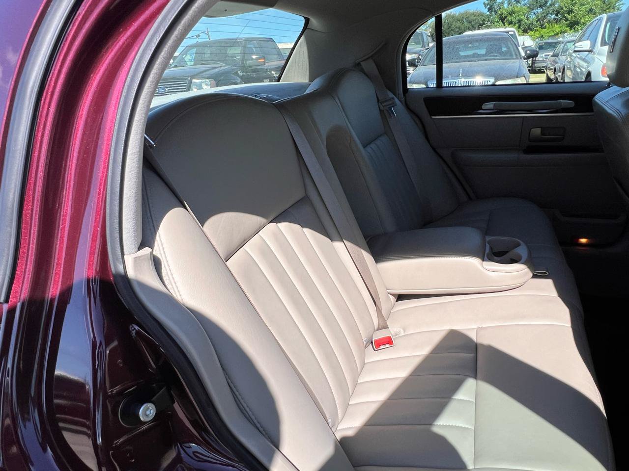 Used 2006 Lincoln Town Car Signature RWD image 79
