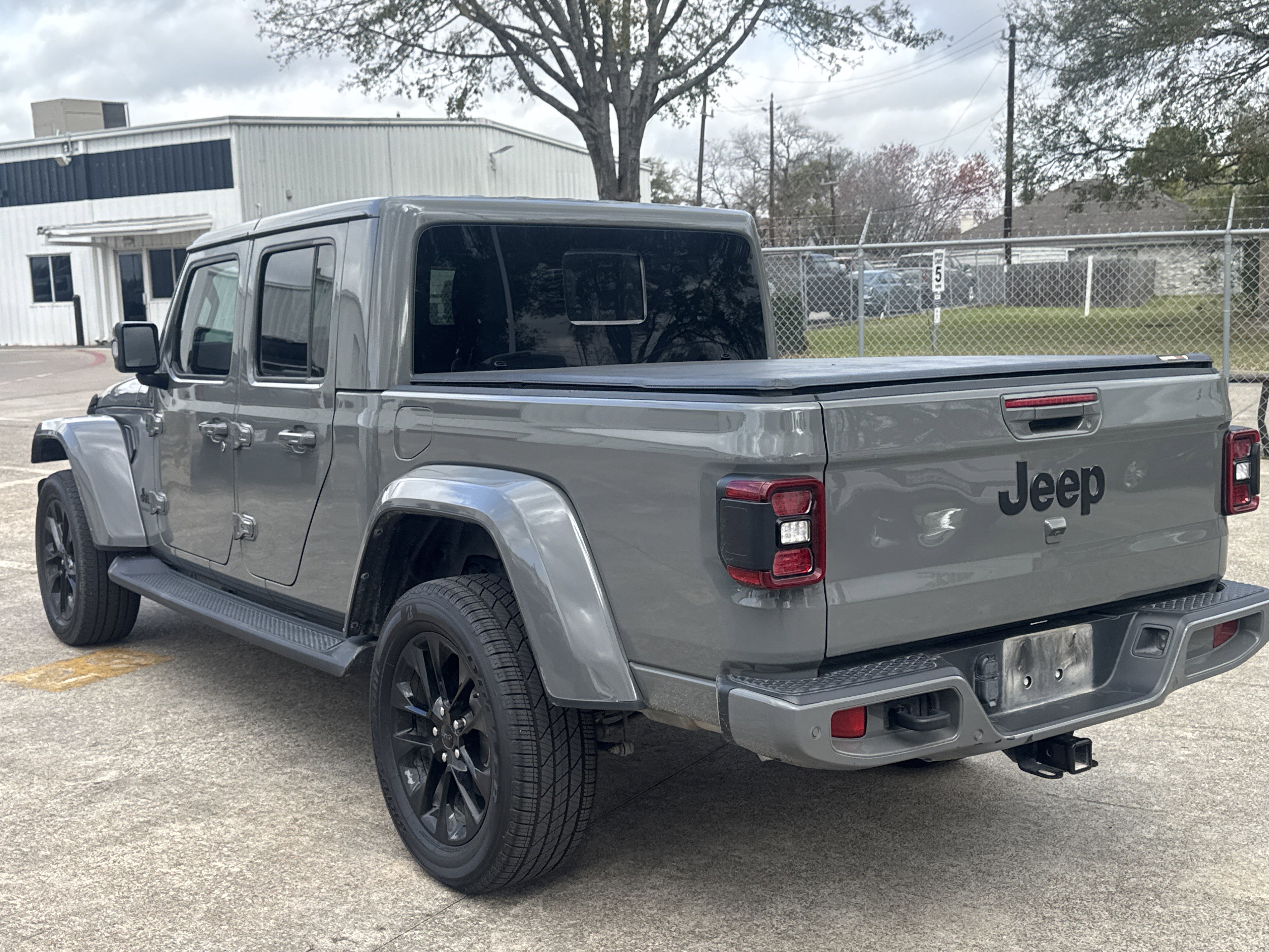 Used 2023 Jeep Gladiator Overland image 9