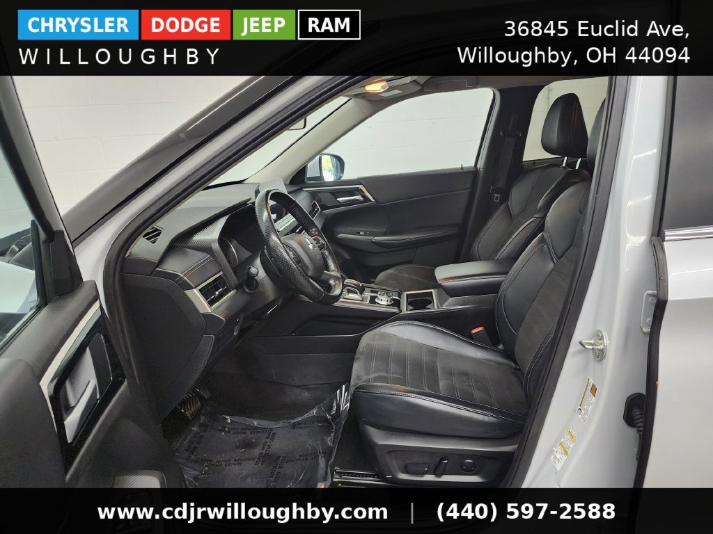 Used 2024 Mitsubishi Outlander AWD image 14