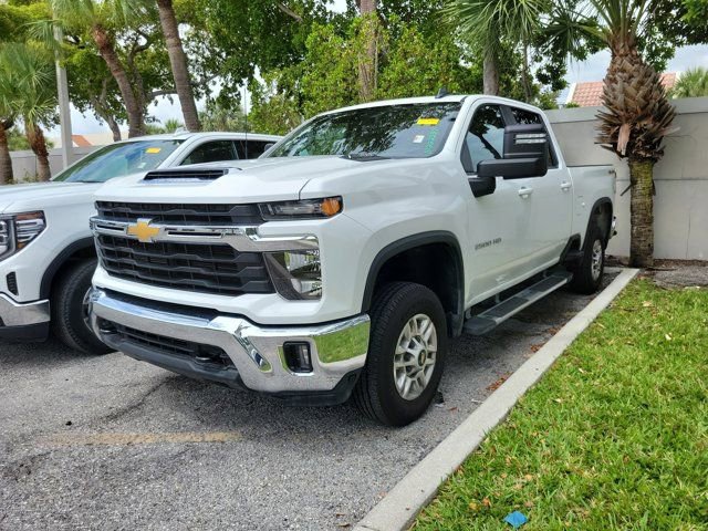 Used 2025 Chevrolet Silverado 2500 LT w/ Convenience Package AWD/4WD image 4