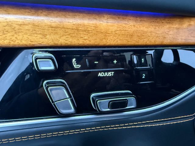 Used 2022 Jeep Grand Wagoneer Series III w/ Rear Seat Video Group 1 AWD/4WD image 24