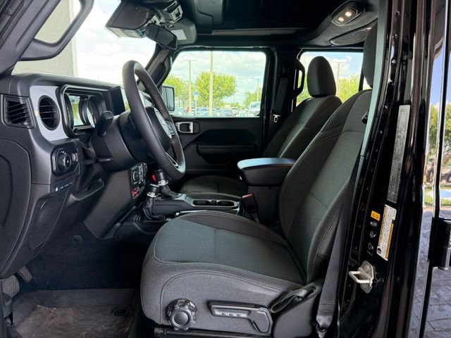 Used 2024 Jeep Wrangler Unlimited image 14