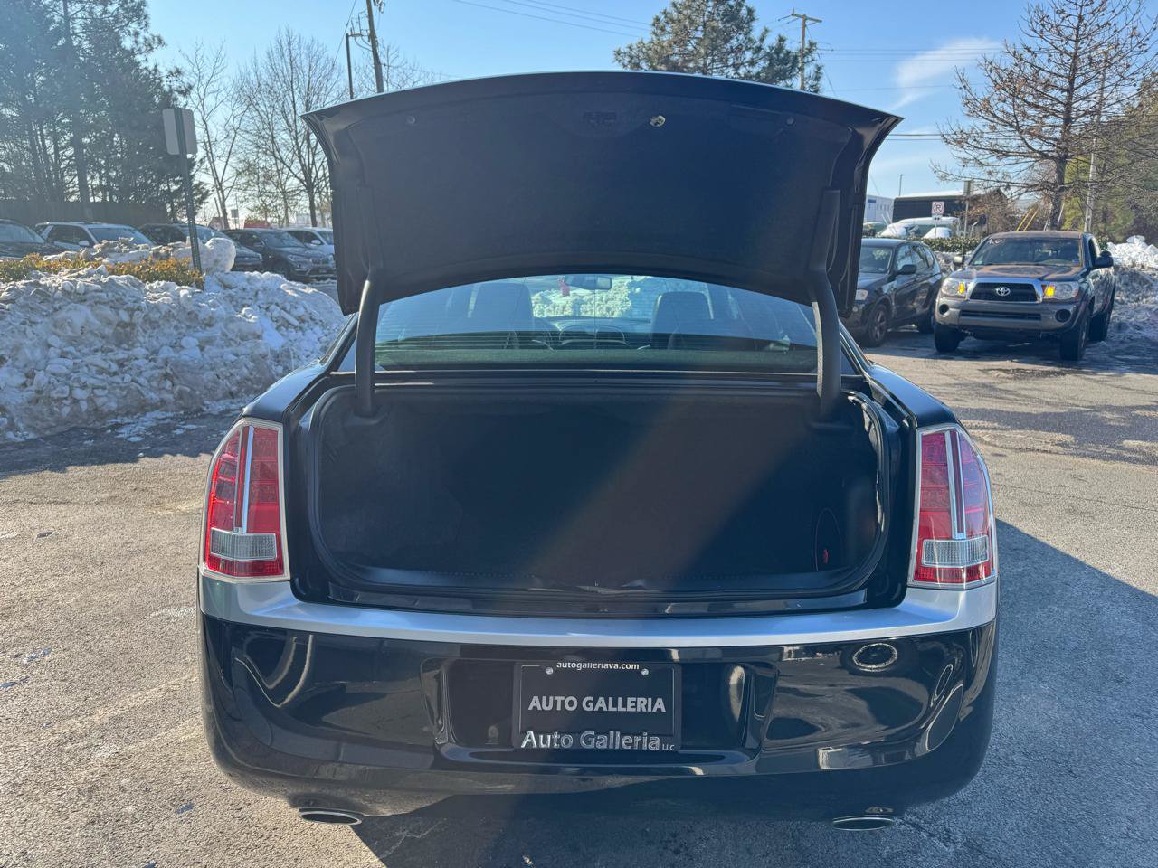 Used 2013 Chrysler 300 C w/ Beats Audio Group RWD image 19