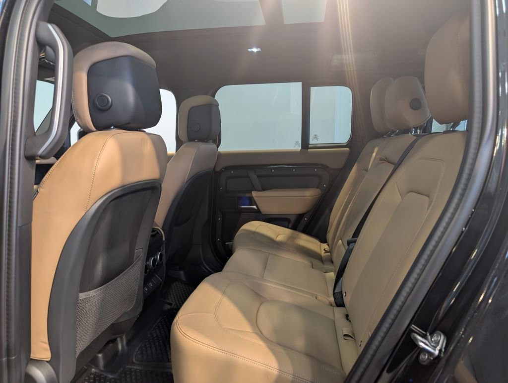 Used 2025 Land Rover Defender 110 X-Dynamic SE image 24