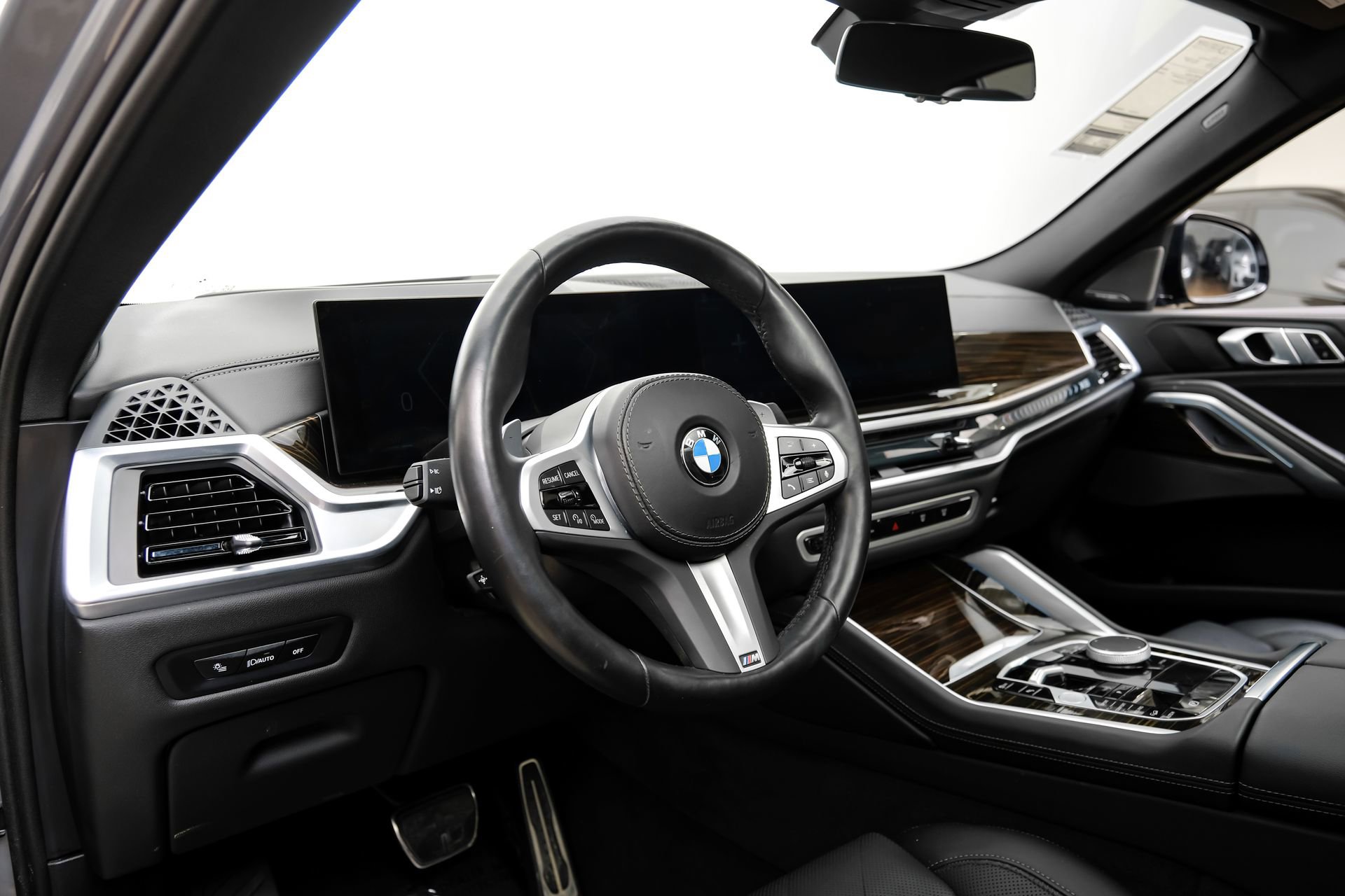 Used 2025 BMW X6 xDrive40i AWD/4WD image 3