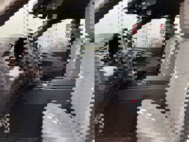 Used 2025 Toyota Camry SE image 13