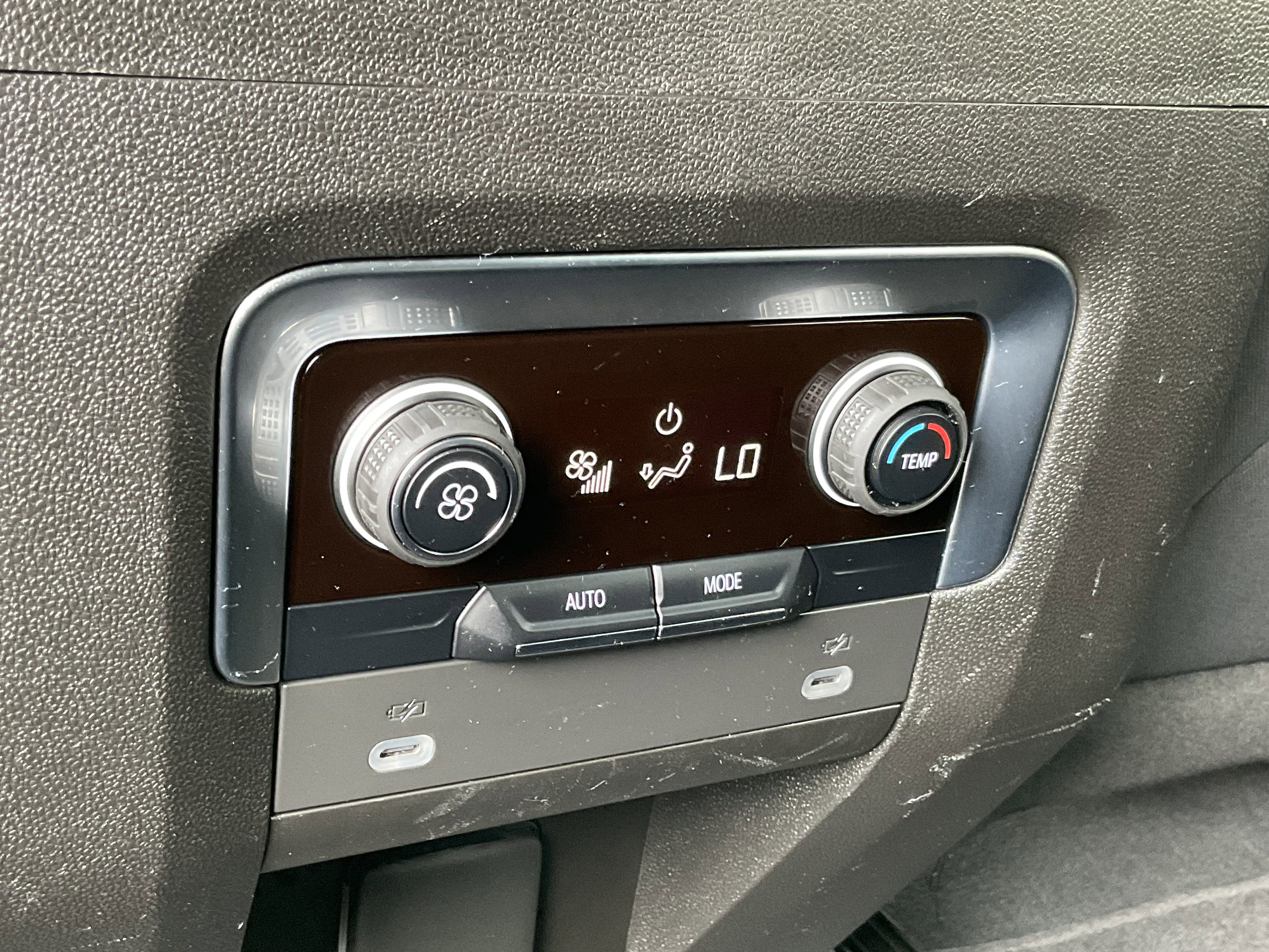 Used 2022 Chevrolet Suburban LS AWD/4WD image 31