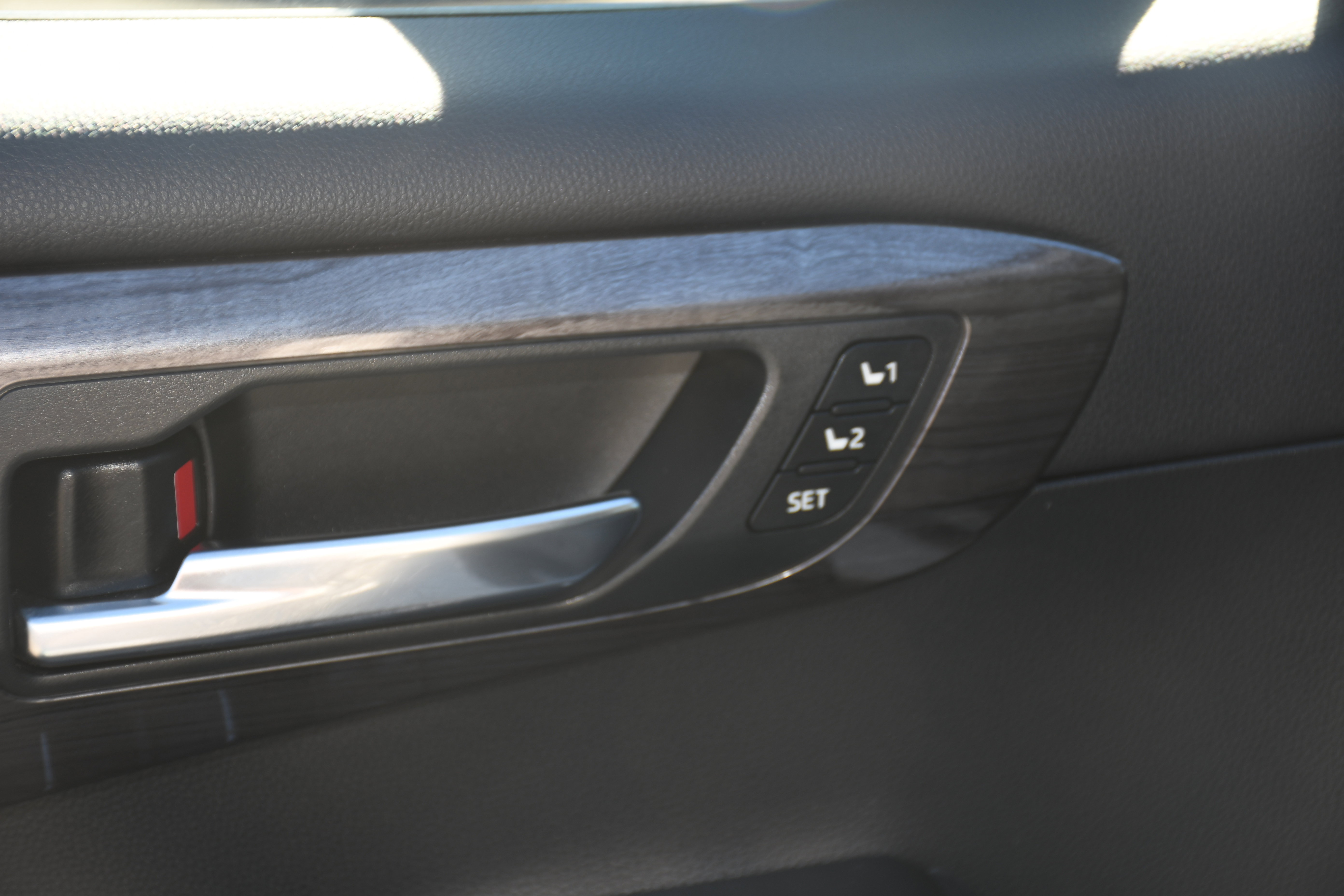 Used 2021 Toyota Highlander Platinum image 12