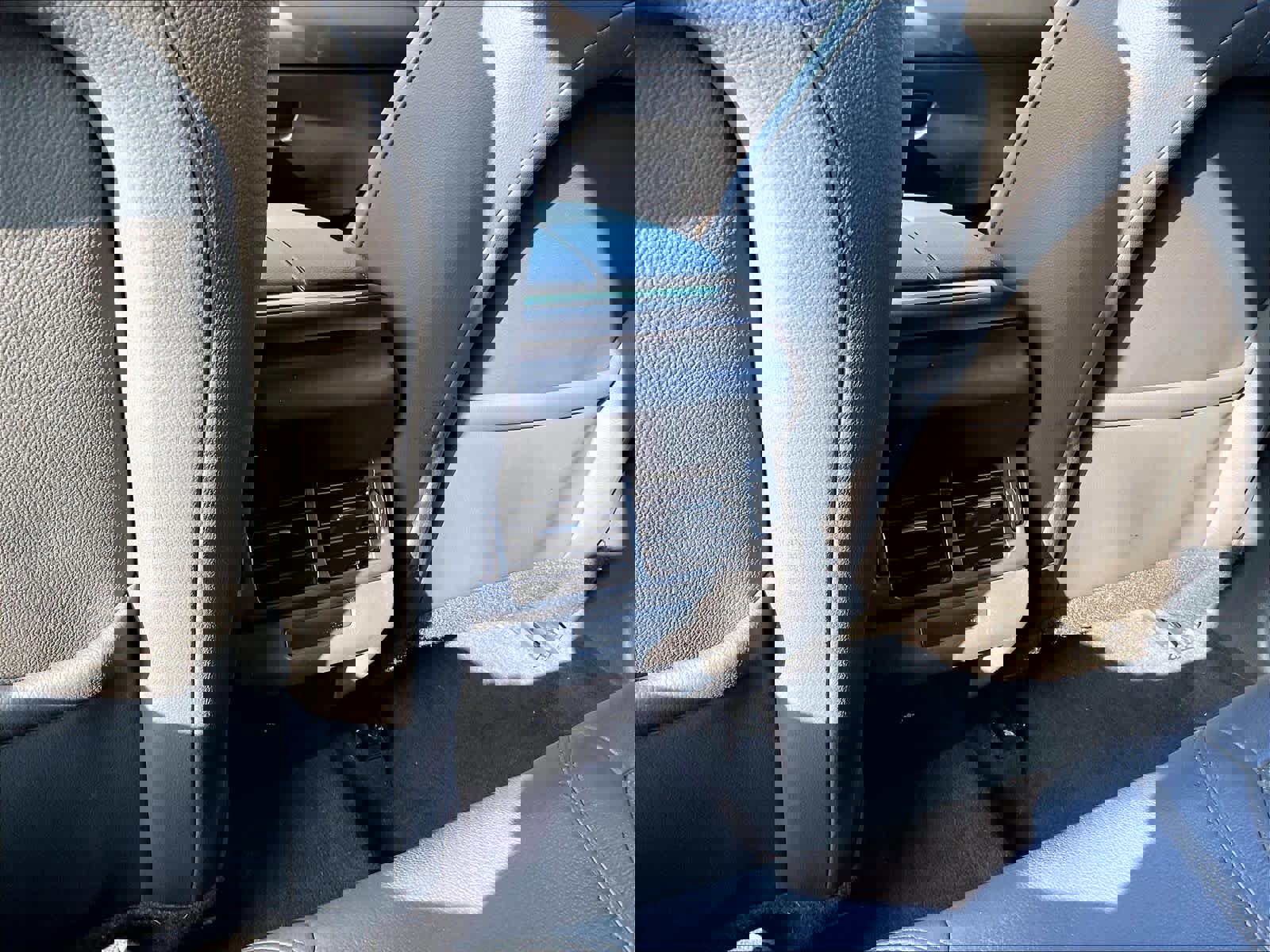 Used 2023 Land Rover Range Rover Evoque R-Dynamic SE image 37